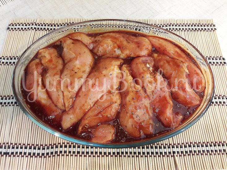 Запечённое куриное филе в томатно-соевом соусе - шаг 4