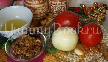 Салат из помидоров с орехами - шаг 1