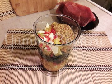 Запечённая свинина в "свежем" маринаде и соус к ней - шаг 3