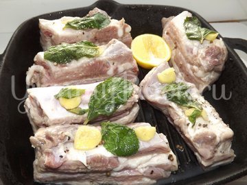 Свиные ребрышки с лимонной цедрой, кориандром и мятой - шаг 6