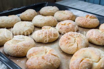 Сахарные булочки на кефире - шаг 10