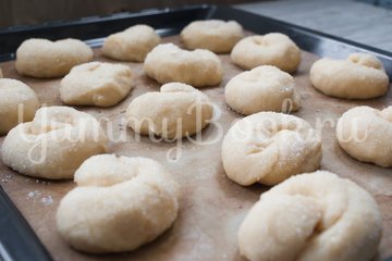 Сахарные булочки на кефире - шаг 9