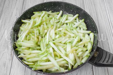 Омлет с кабачками - шаг 1