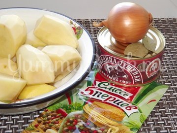 Суп-жаркое из картофеля и тушенки - шаг 1