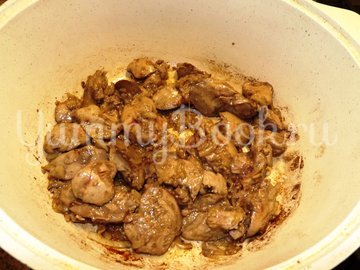 Жареная куриная печенка со стручковой фасолью - шаг 5