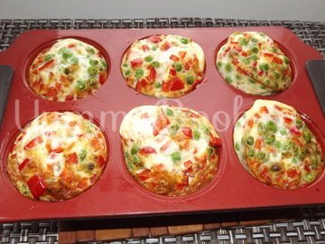 Куриный бульон с омлетом и зеленью - шаг 6