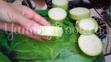 Мини-пицца из кабачка - шаг 2