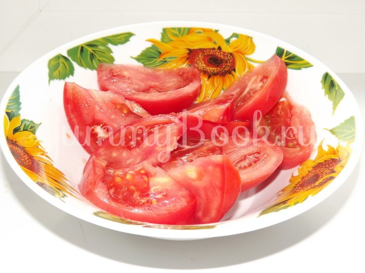 Летний салат с помидорами и яблоком - шаг 2