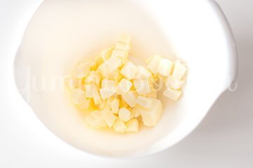 Галета с сыром и грушами - шаг 1