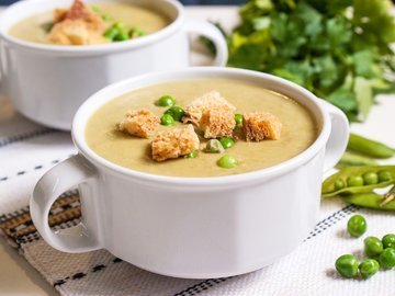 Суп-пюре с зелёным горошком и сыром
