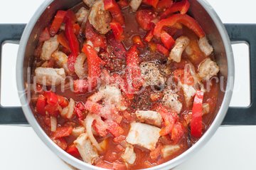 Свинина с помидорами и болгарским перцем - шаг 5