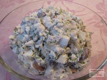 Салат с курицей, грибами и сыром 