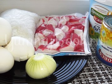 Салат с крабовыми палочками и рисом - шаг 1