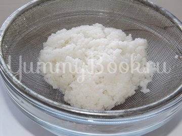 Салат с крабовыми палочками и рисом - шаг 3