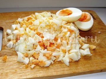 Салат с крабовыми палочками и рисом - шаг 5