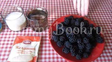 Суфле из ягод ежевики со сгущённым молоком - шаг 1