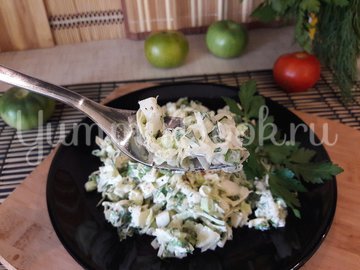 Капустный салат с яйцами и луком - шаг 5