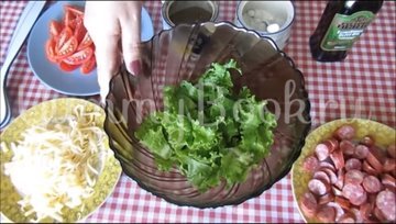 Салат с сыром и охотничьими колбасками - шаг 2
