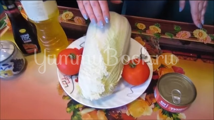 Салат с тунцом, пекинской капустой и помидорами - шаг 1