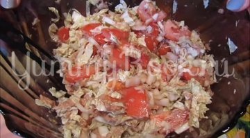 Салат с тунцом, пекинской капустой и помидорами - шаг 6