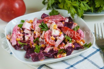 Свекольный салат с кукурузой и копчёной грудинкой - шаг 9