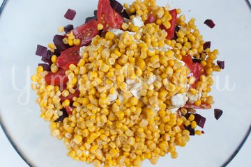 Свекольный салат с кукурузой и копчёной грудинкой - шаг 7