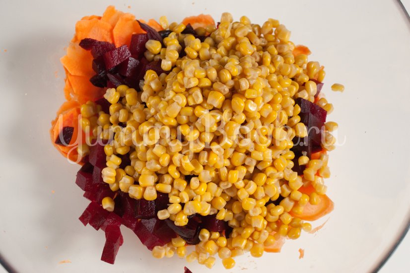 Салат со свеклой, кукурузой и морковью - шаг 3