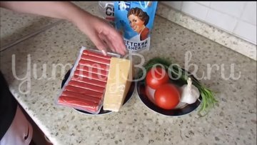 Салат с крабовыми палочками, сыром и помидорами - шаг 1