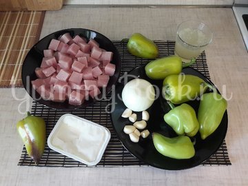 Куриное филе с болгарскими перцами в соусе с фетой - шаг 1