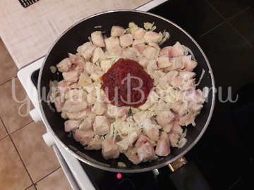 Куриное филе с болгарскими перцами в соусе с фетой - шаг 5