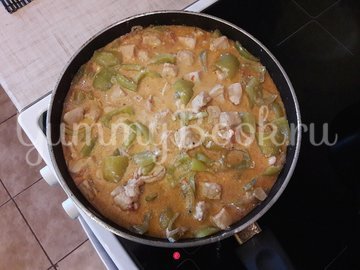 Куриное филе с болгарскими перцами в соусе с фетой - шаг 10