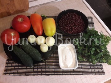 Салат со свежими овощами, фасолью и фетой - шаг 1