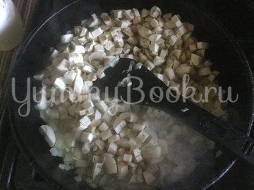 Салат с грибами и маринованными огурцами - шаг 1