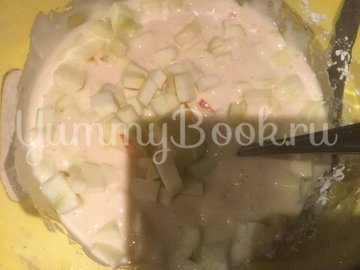 Шарлотка без соды и разрыхлителя - шаг 4
