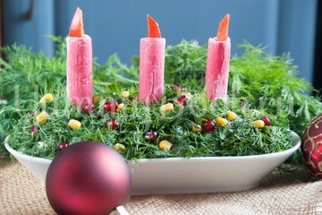 Новогодний салат со свечами - шаг 4