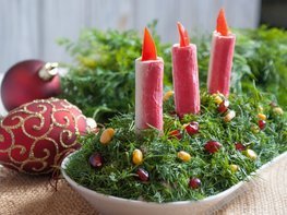 Новогодний салат  со свечами