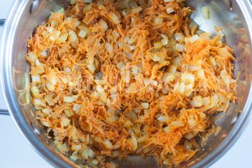 Жареный рис с карри - шаг 1