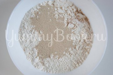 Хлеб с оливками, кукурузой и ветчиной - шаг 1