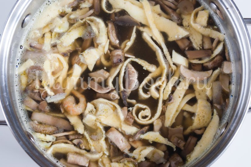 Китайский суп с грибами и креветками - шаг 4