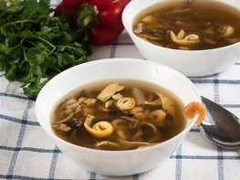 Китайский суп с грибами и креветками