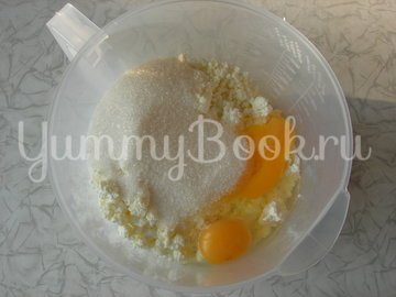 Творожная запеканка с яблоками и без муки - шаг 1