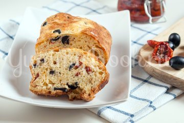 Кекс с вялеными томатами и маслинами - шаг 7