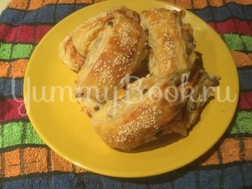 Слоеные рогалики с творогом - шаг 10