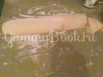Слоеные рогалики с творогом - шаг 8