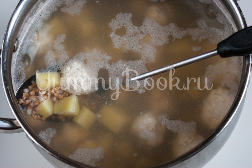 Гречневый суп с куриными фрикадельками - шаг 5