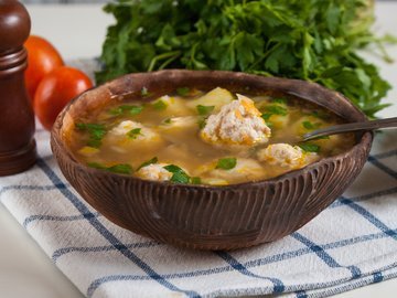 Суп с гречкой, фрикадельками, грибами на курином бульоне, рецепты