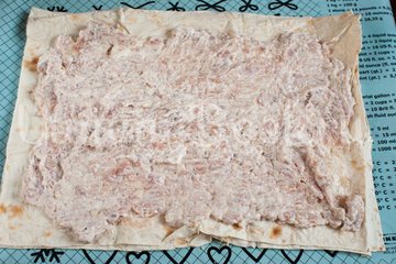 Рулет из лаваша с фаршем - шаг 5