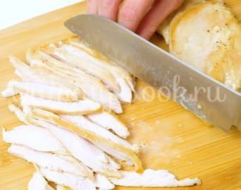 Салат Цезарь с курицей и соусом Цезарь - шаг 8