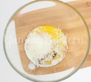 Салат Цезарь с курицей и соусом Цезарь - шаг 1
