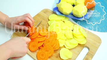 Ароматная картошка в духовке - шаг 2